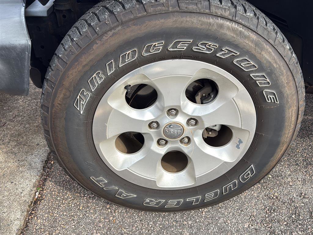 Used 2014 Jeep Wrangler Unlimited Sahara w/ Max Tow Package image 9