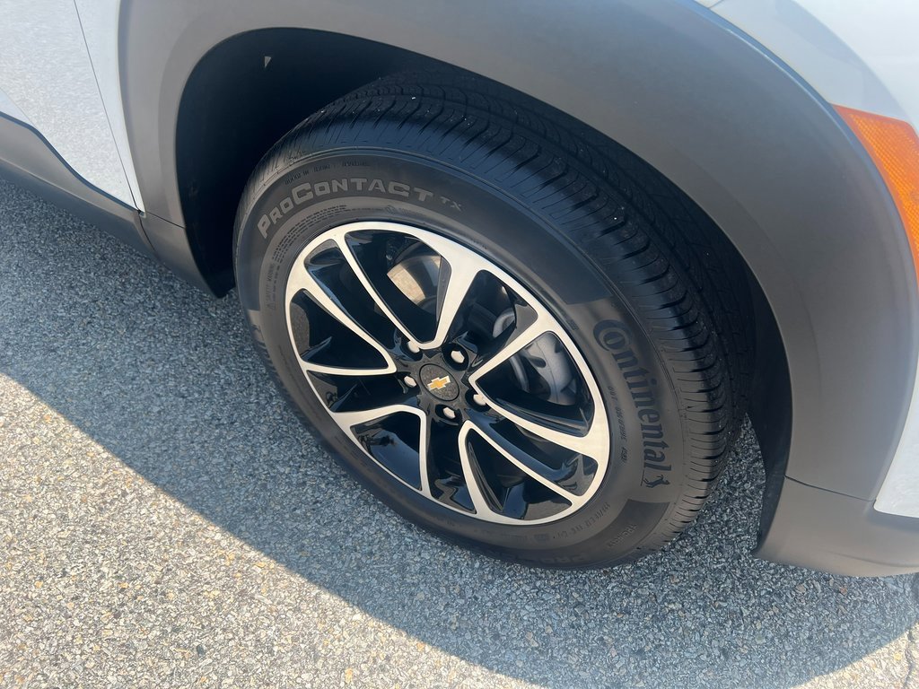 Used 2024 Chevrolet TrailBlazer LT image 3