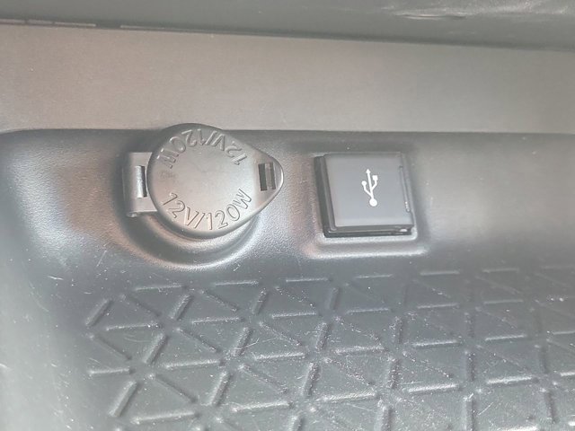 Used 2022 Toyota RAV4 XLE w/ Convenience Package image 28