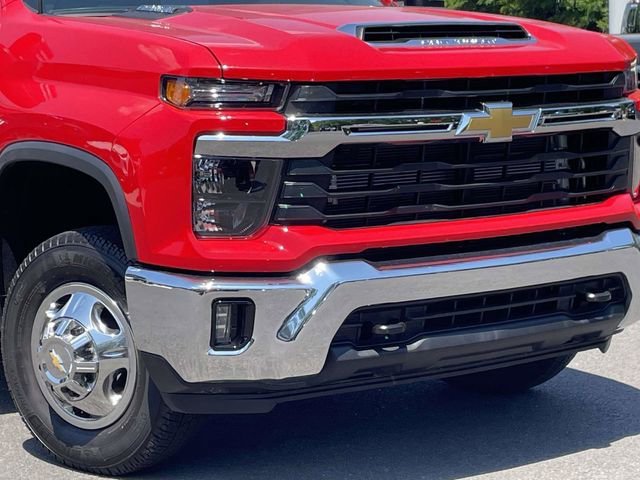 Used 2025 Chevrolet Silverado 3500 LT w/ Convenience Package AWD/4WD image 2