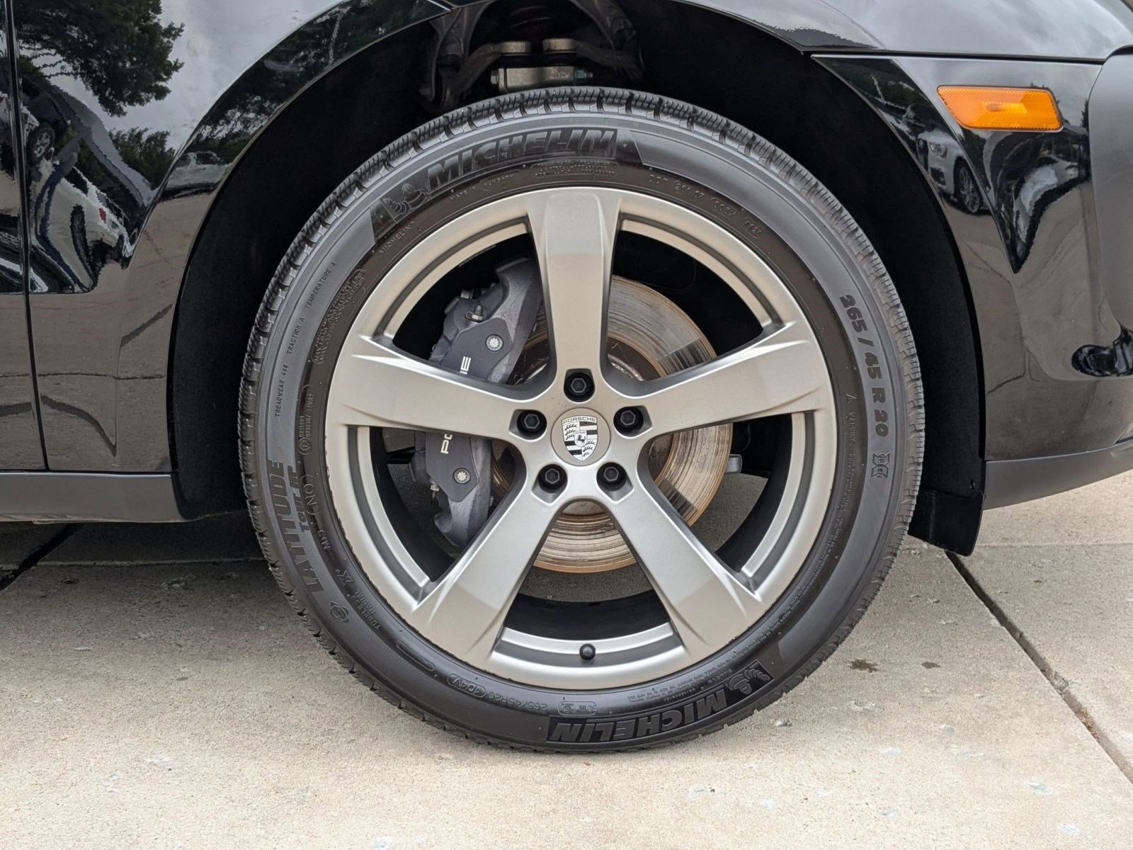 Certified 2025 Porsche Macan AWD/4WD image 28