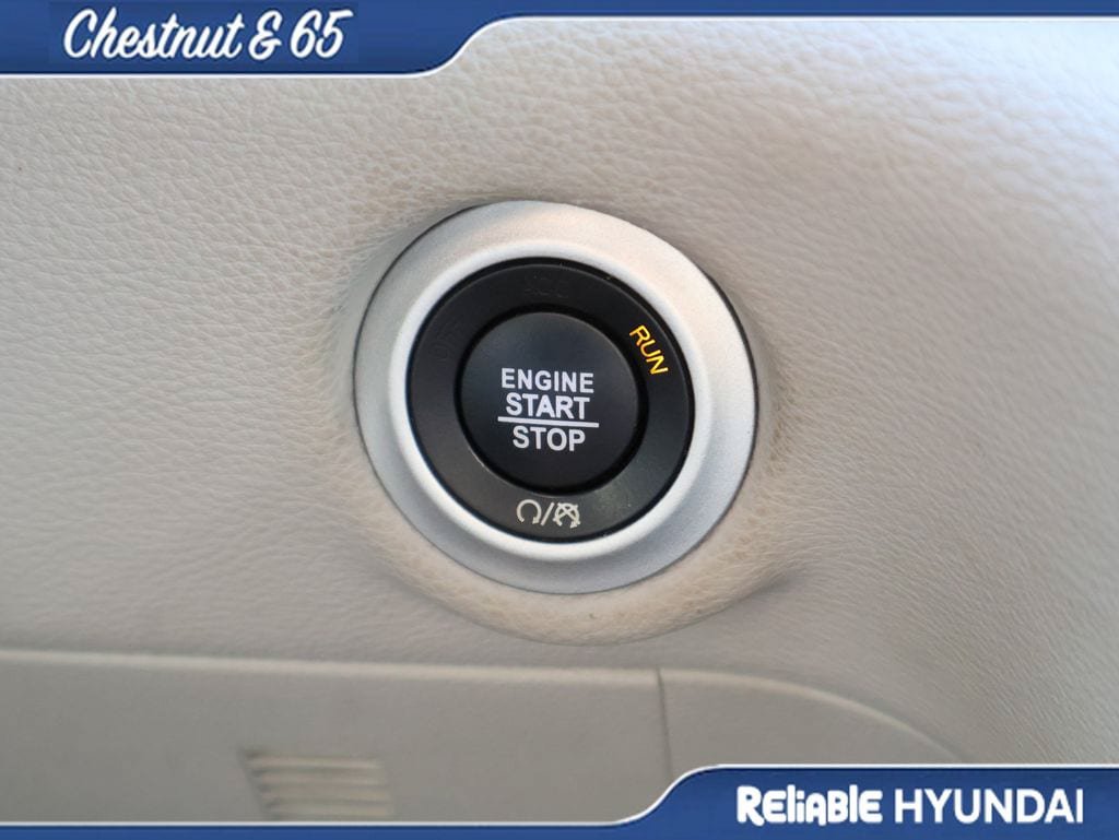 Used 2023 Chrysler Pacifica Touring-L AWD/4WD image 31