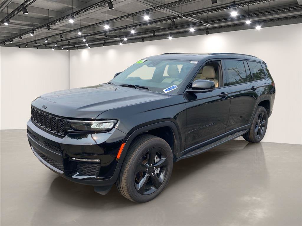 Used 2025 Jeep Grand Cherokee L Limited w/ Black Appearance Package AWD/4WD image 3