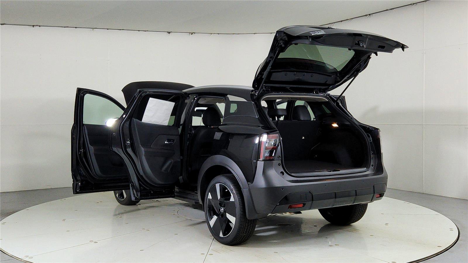 Used 2025 Nissan Kicks SR FWD image 11