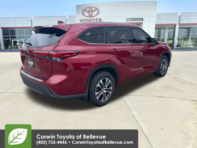 Used 2022 Toyota Highlander XLE AWD/4WD image 10