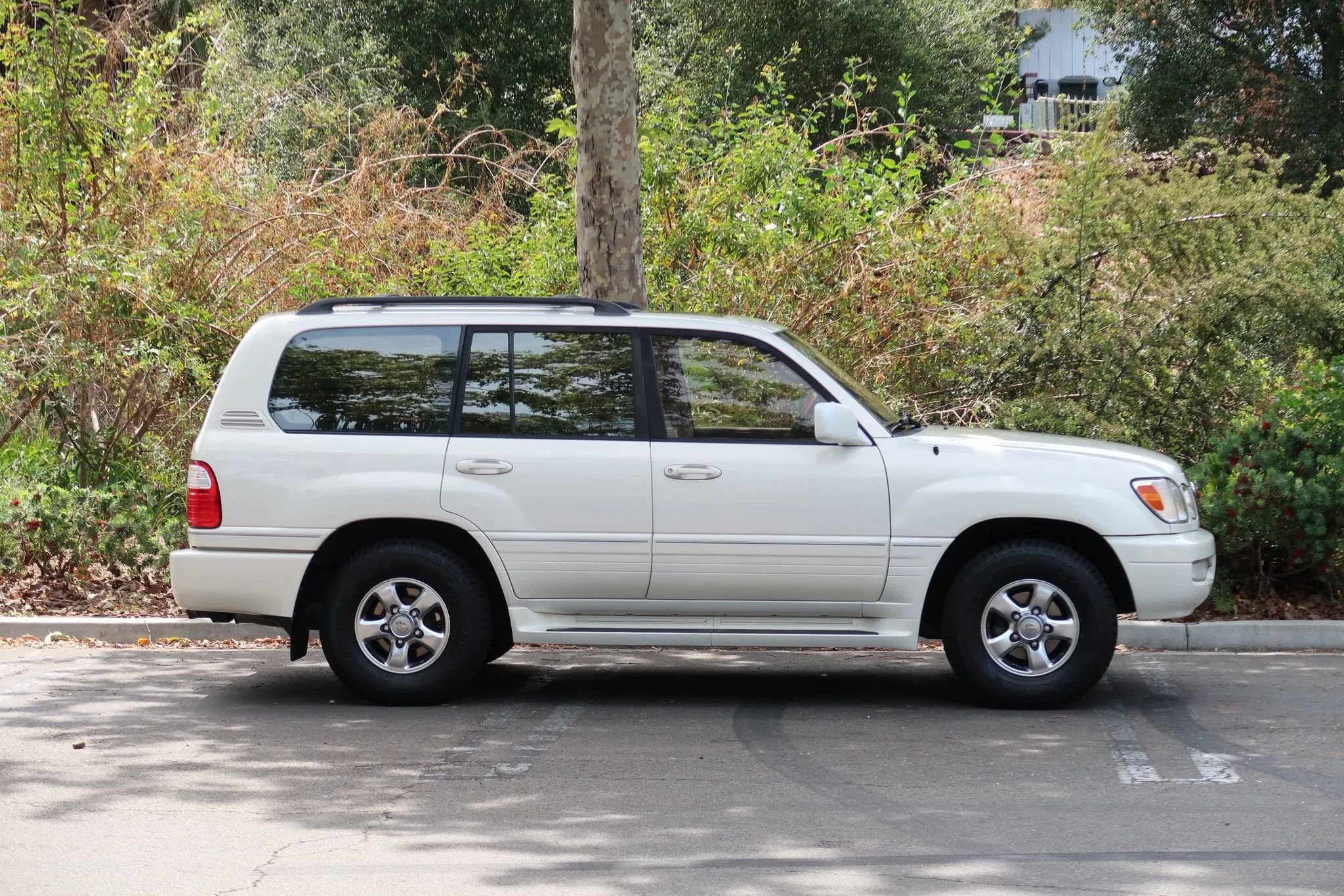 Used 2001 Lexus LX 470 4WD image 9
