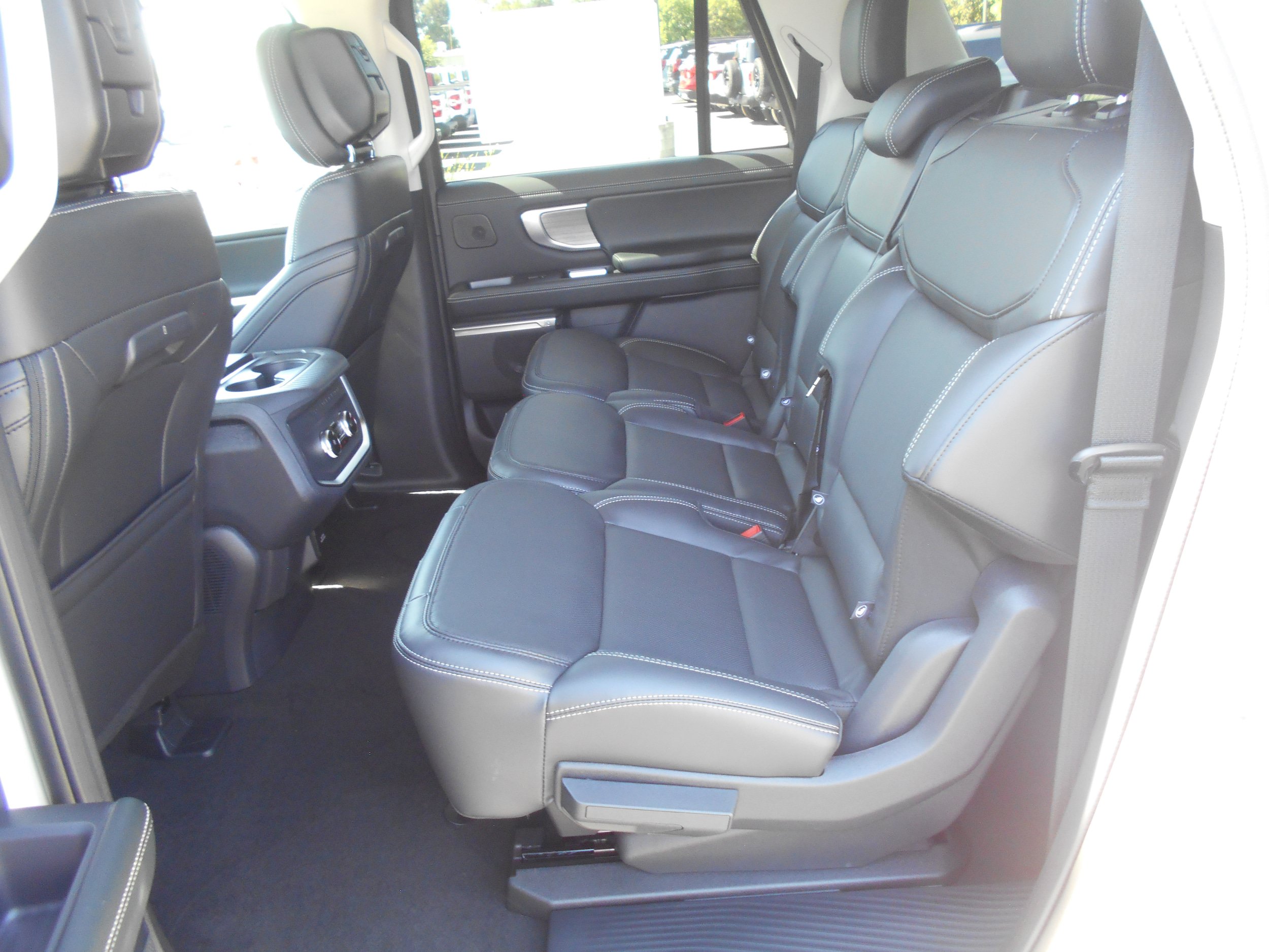 New 2027 Ford Expedition Max Platinum w/ Driver's Package RWD image 8