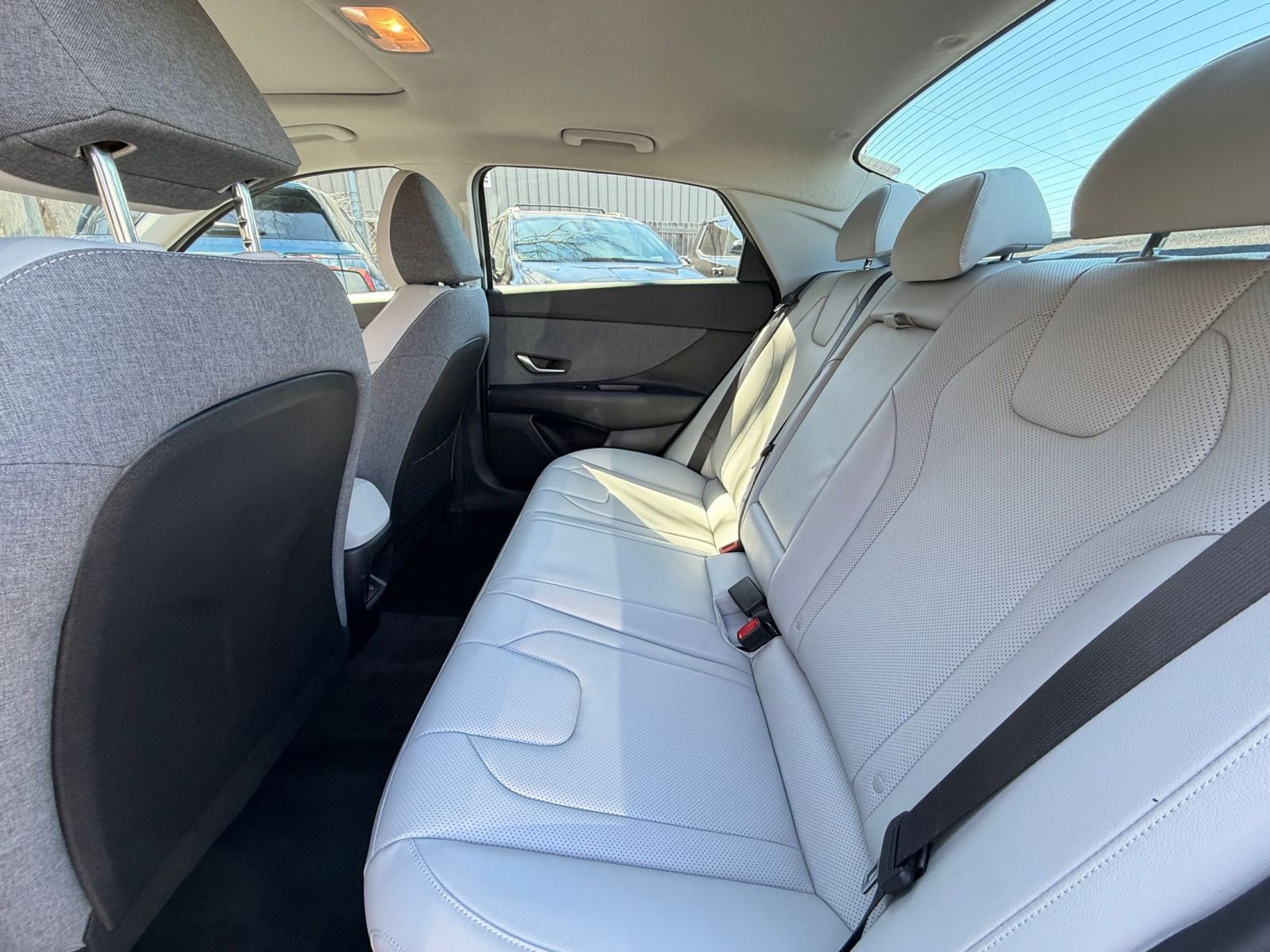 Used 2025 Hyundai Elantra Limited image 24