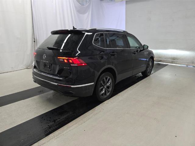 Used 2022 Volkswagen Tiguan SE image 3