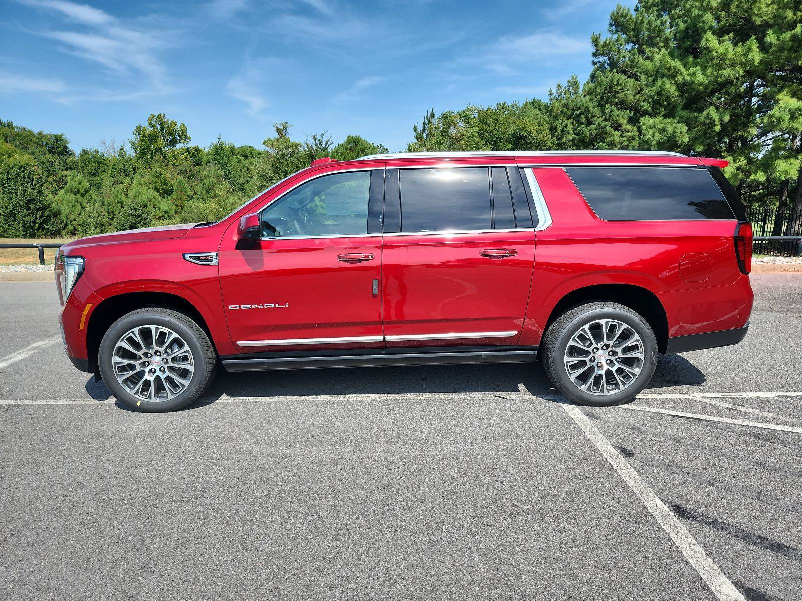 New 2026 GMC Yukon XL Denali w/ Sun & Power Step Package AWD/4WD image 2