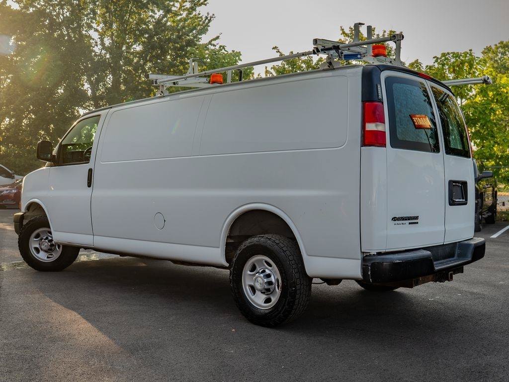 Used 2016 Chevrolet Express 2500 Extended RWD image 4