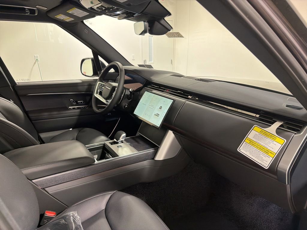 New 2026 Land Rover Range Rover Long Wheelbase SE AWD/4WD image 24