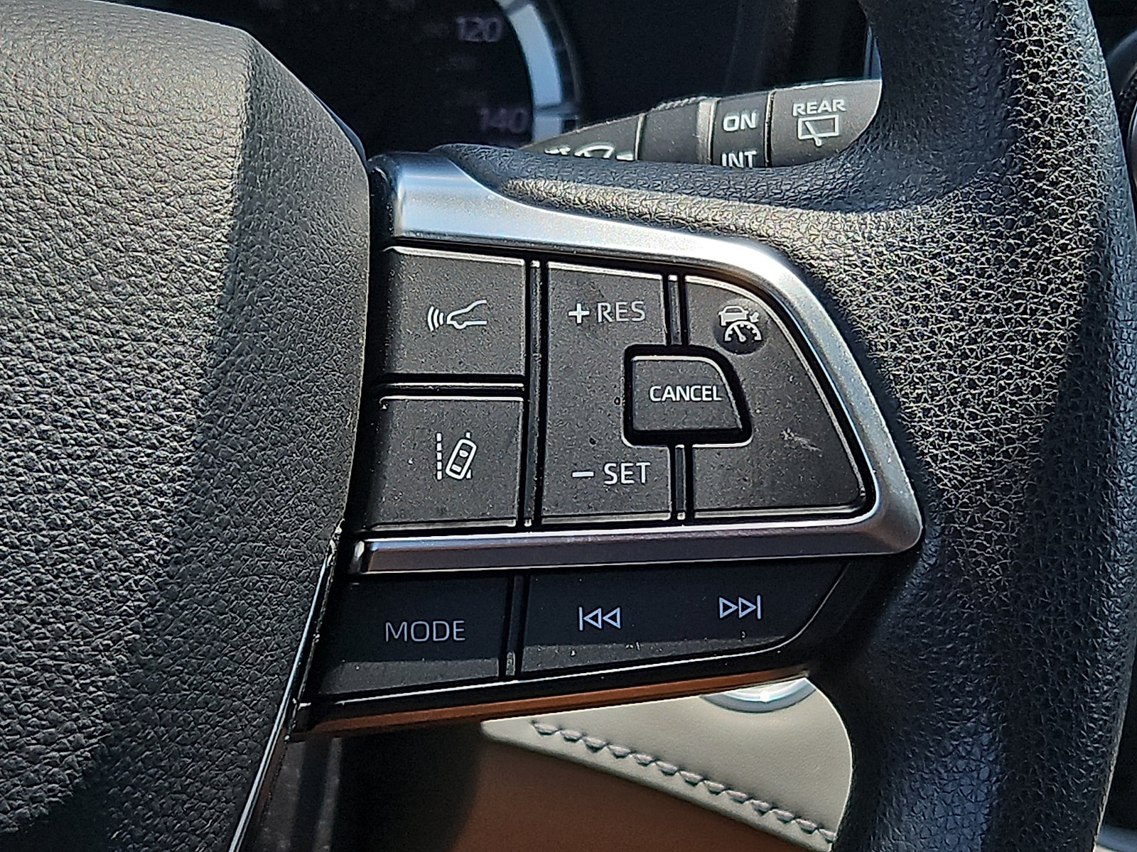 Used 2020 Toyota Highlander L AWD/4WD image 21