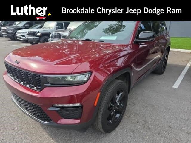 Used 2023 Jeep Grand Cherokee Limited w/ Black Appearance Package AWD/4WD image 1