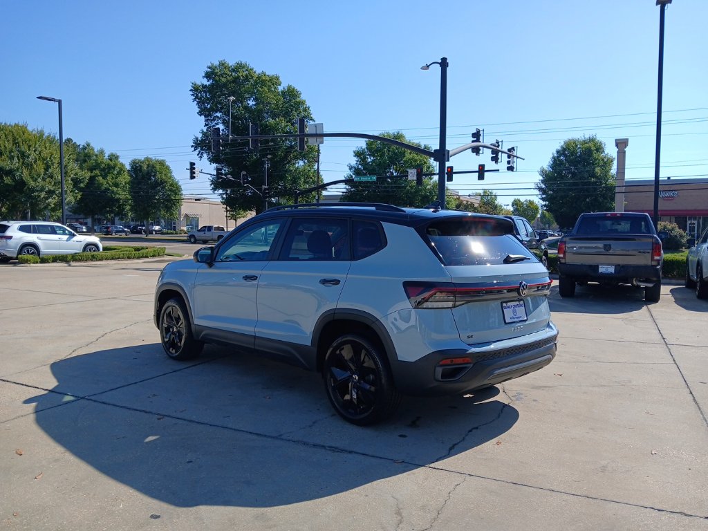 New 2027 Volkswagen Taos SE FWD image 5