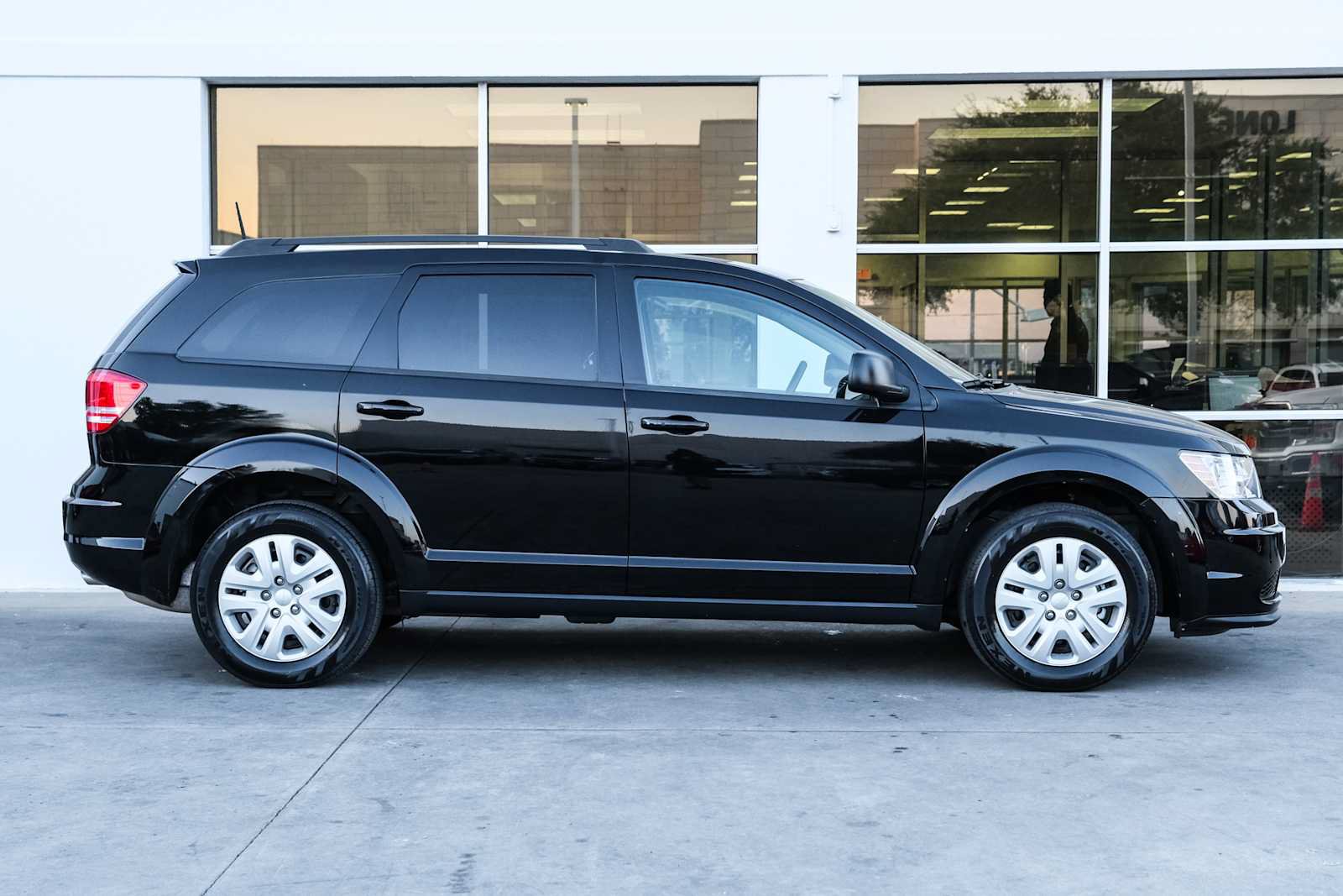Used 2020 Dodge Journey SE FWD image 6