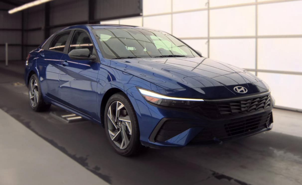 Used 2025 Hyundai Elantra Sport FWD image 5