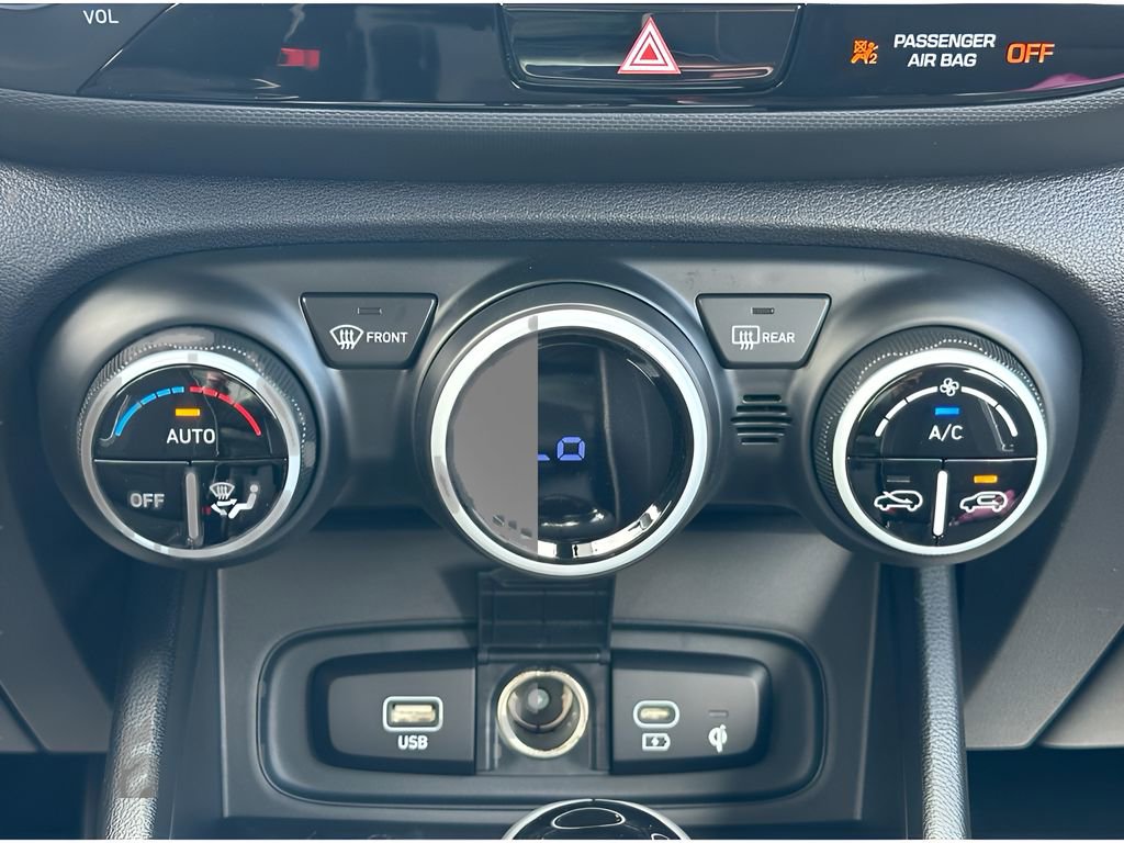 Used 2024 Hyundai Venue Limited image 15