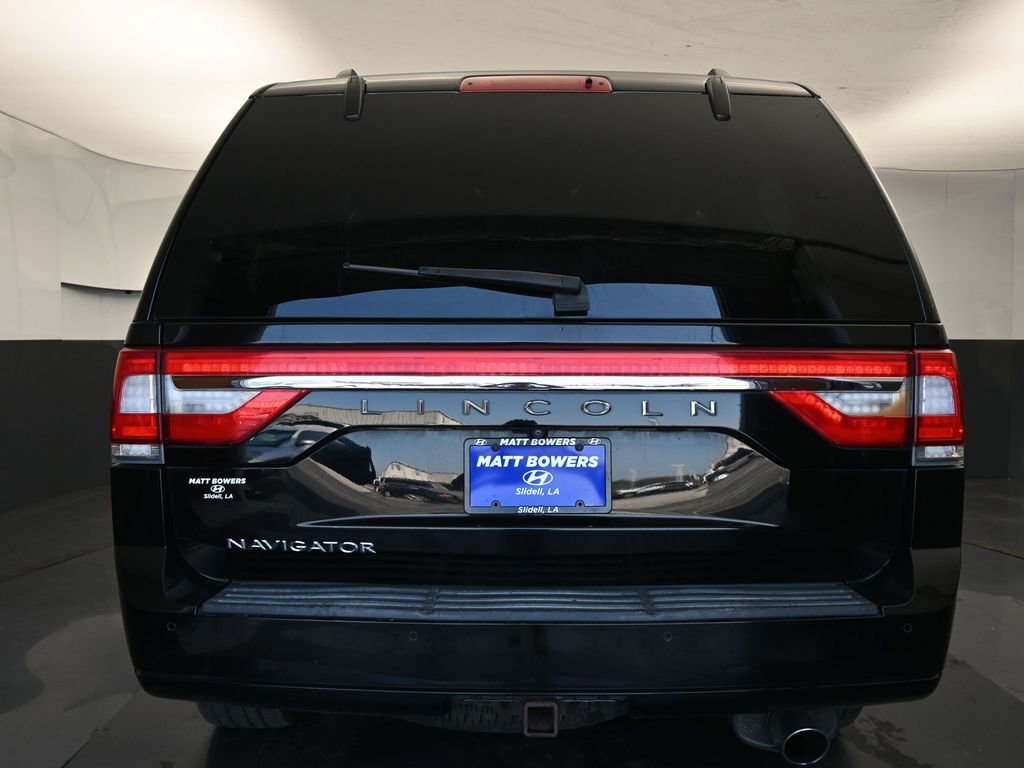 Used 2017 Lincoln Navigator Select image 18