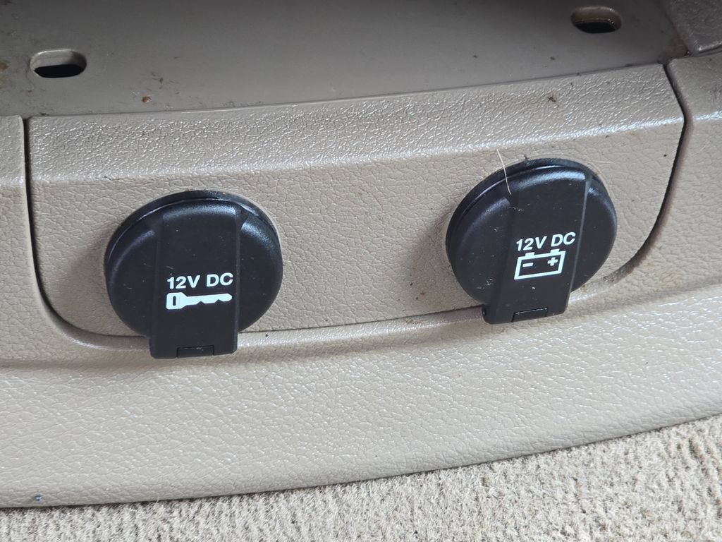 Used 2016 Chrysler Town & Country Touring FWD image 15