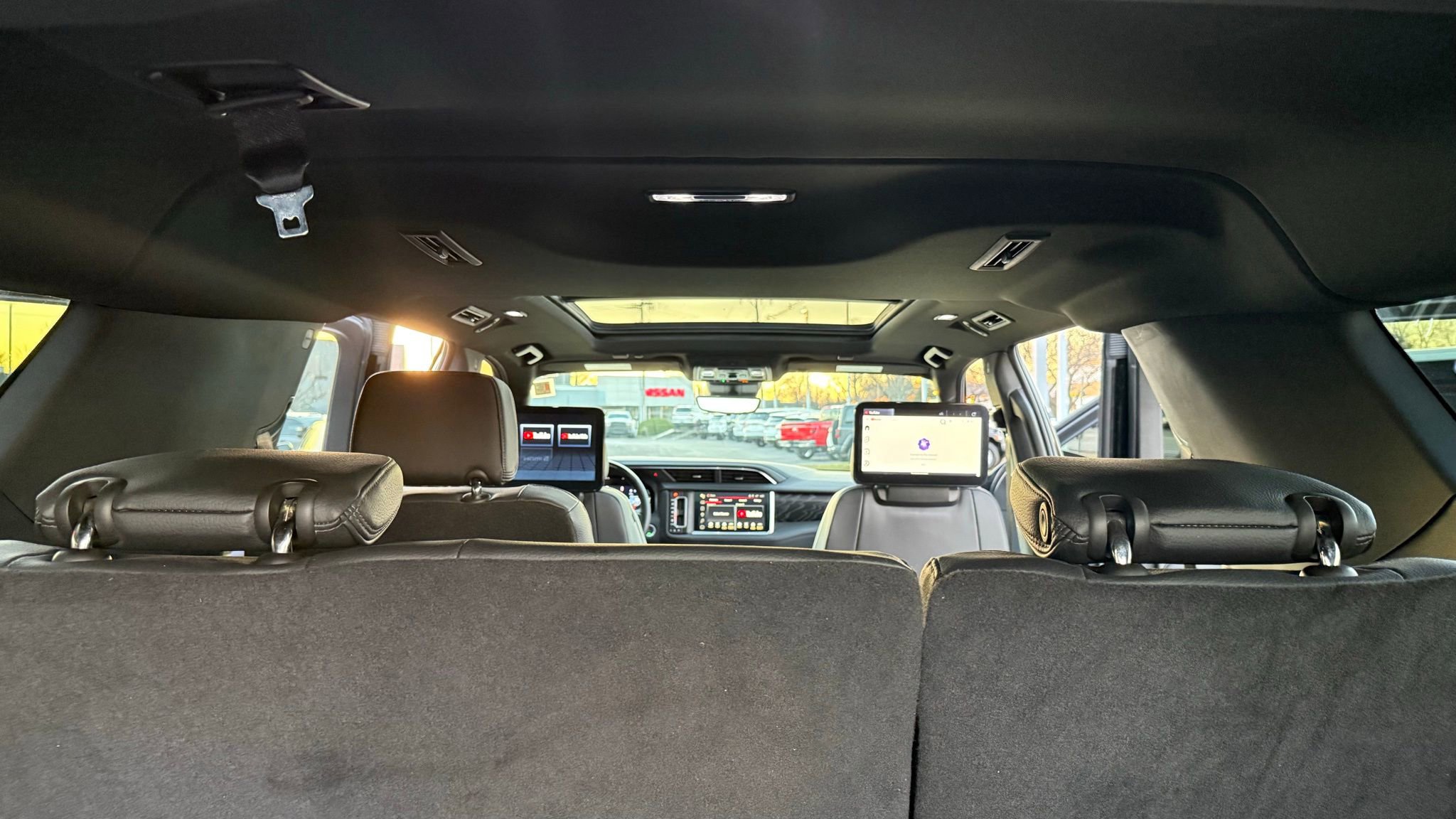 Used 2024 GMC Yukon XL Denali w/ Advanced Technology Package image 30