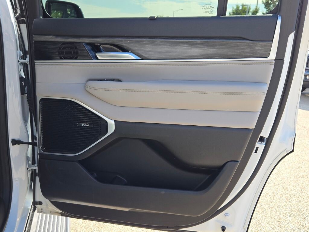 Used 2024 Jeep Wagoneer Series III w/ Premium Group I image 13