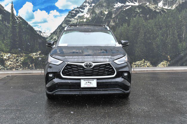 Used 2023 Toyota Highlander XLE AWD/4WD image 5