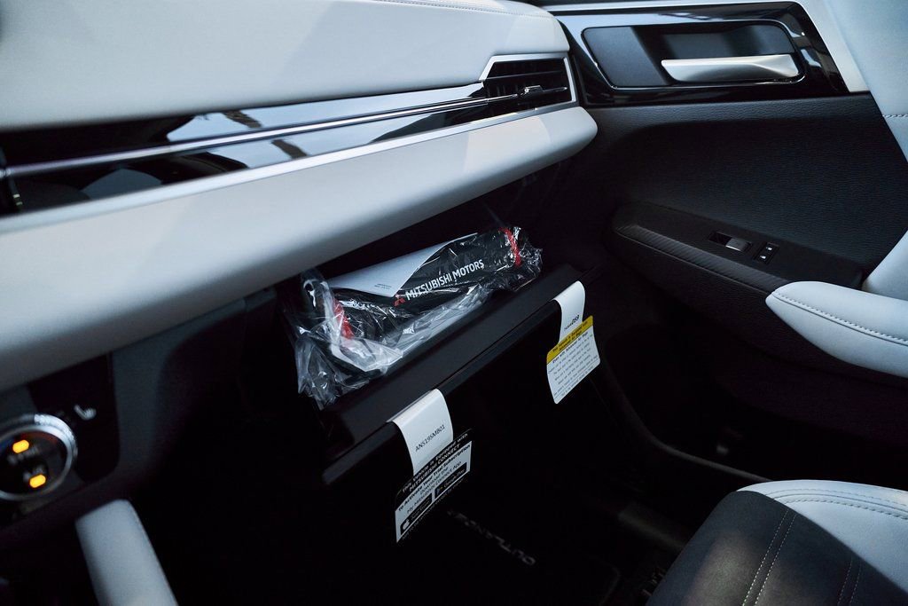 New 2026 Mitsubishi Outlander SE FWD image 54