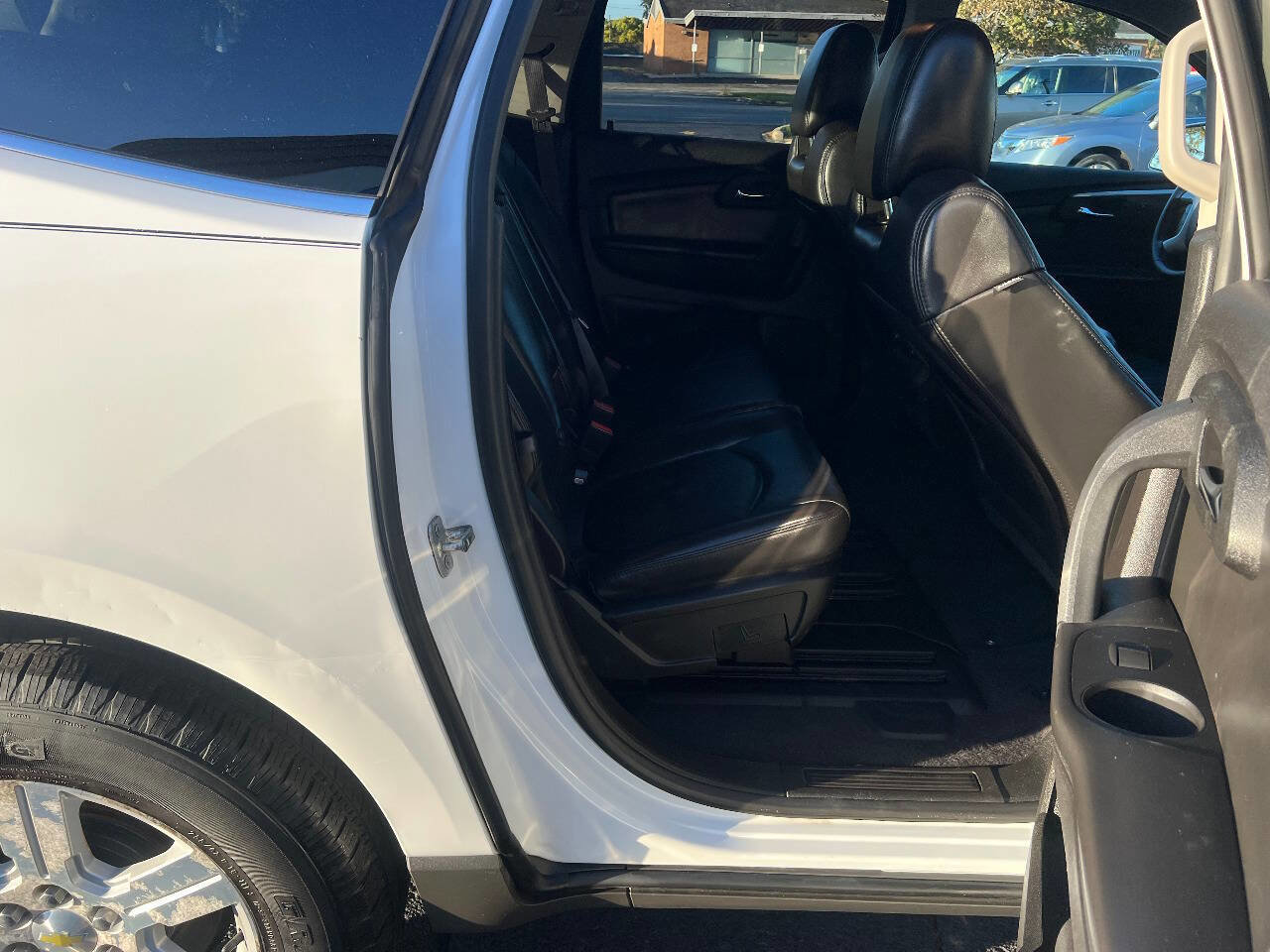 Used 2010 Chevrolet Traverse LT w/ Personal Connectivity Package image 23