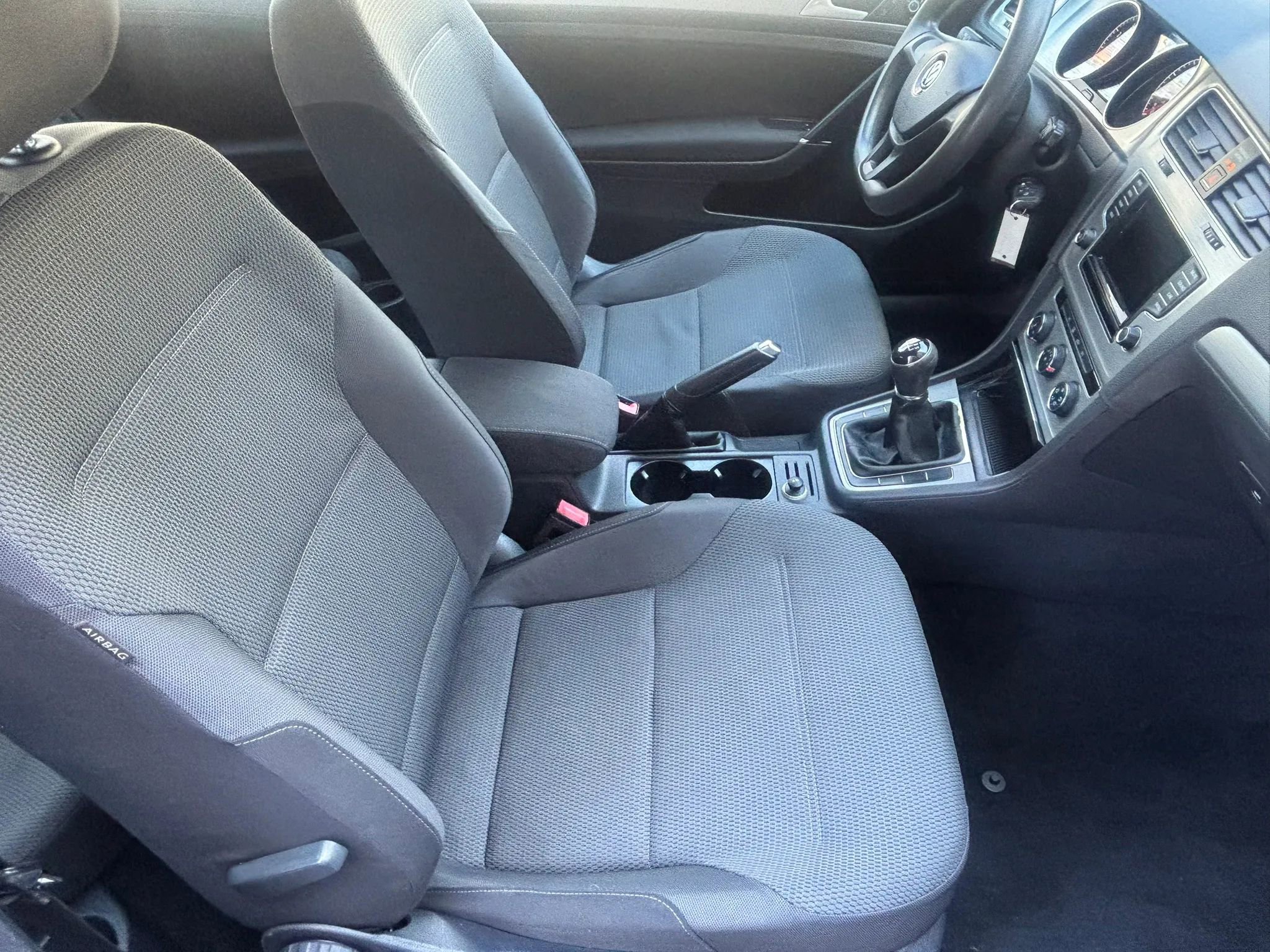 Used 2015 Volkswagen Golf Launch Edition FWD image 17