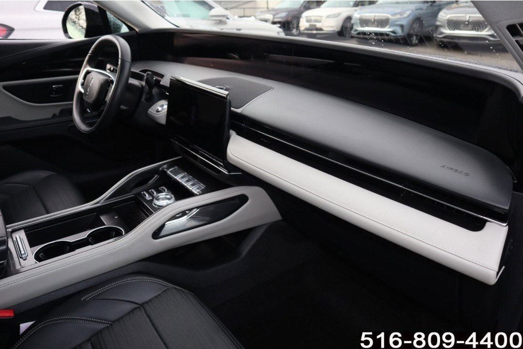 Used 2025 Lincoln Nautilus Reserve image 25