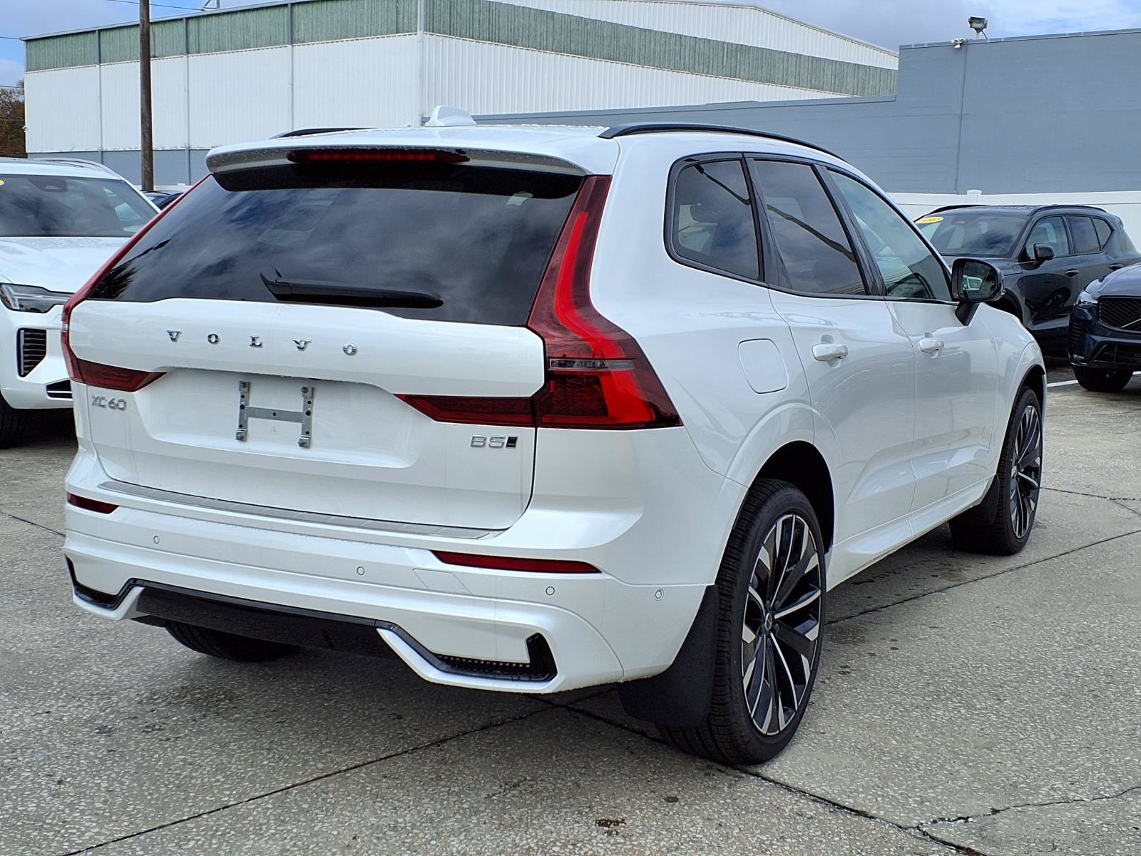 New 2026 Volvo XC60 B5 Ultra w/ Protection Package Premier AWD/4WD image 7