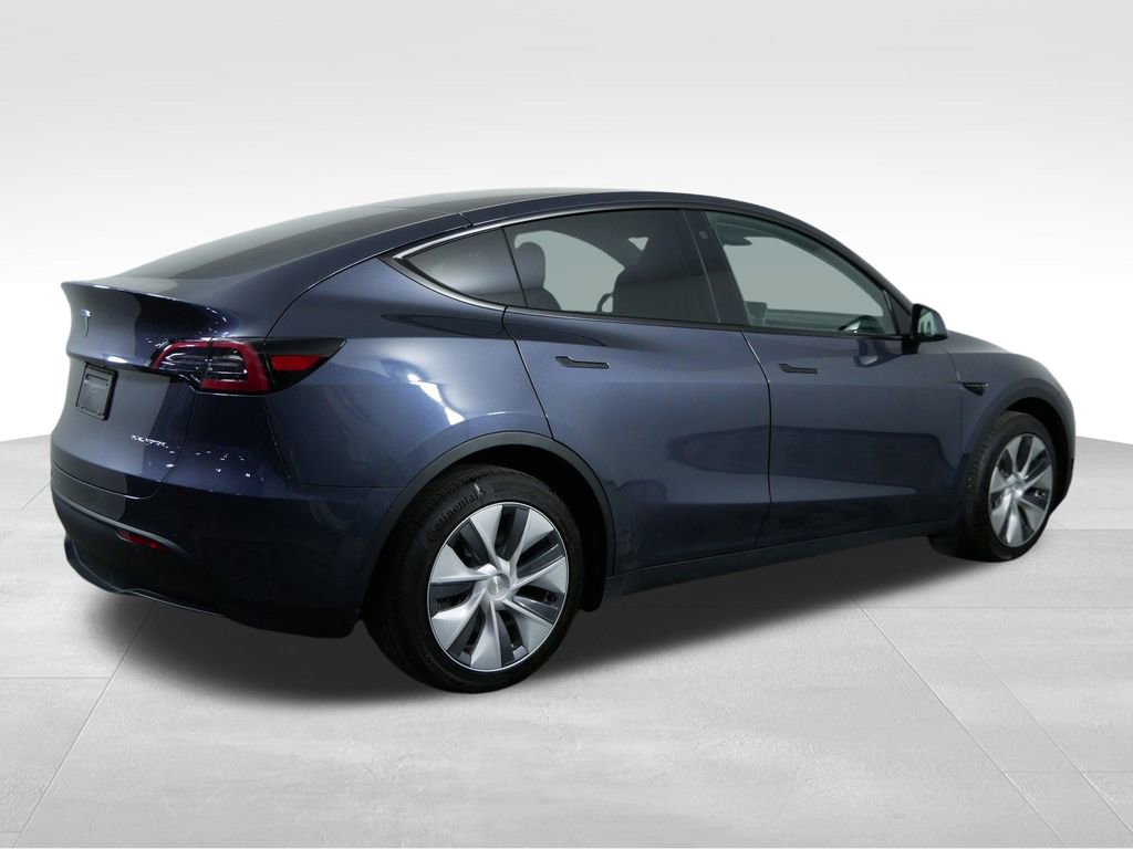 Used 2022 Tesla Model Y Long Range image 10