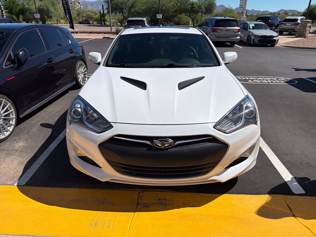 Used 2015 Hyundai Genesis 3.8 RWD image 2