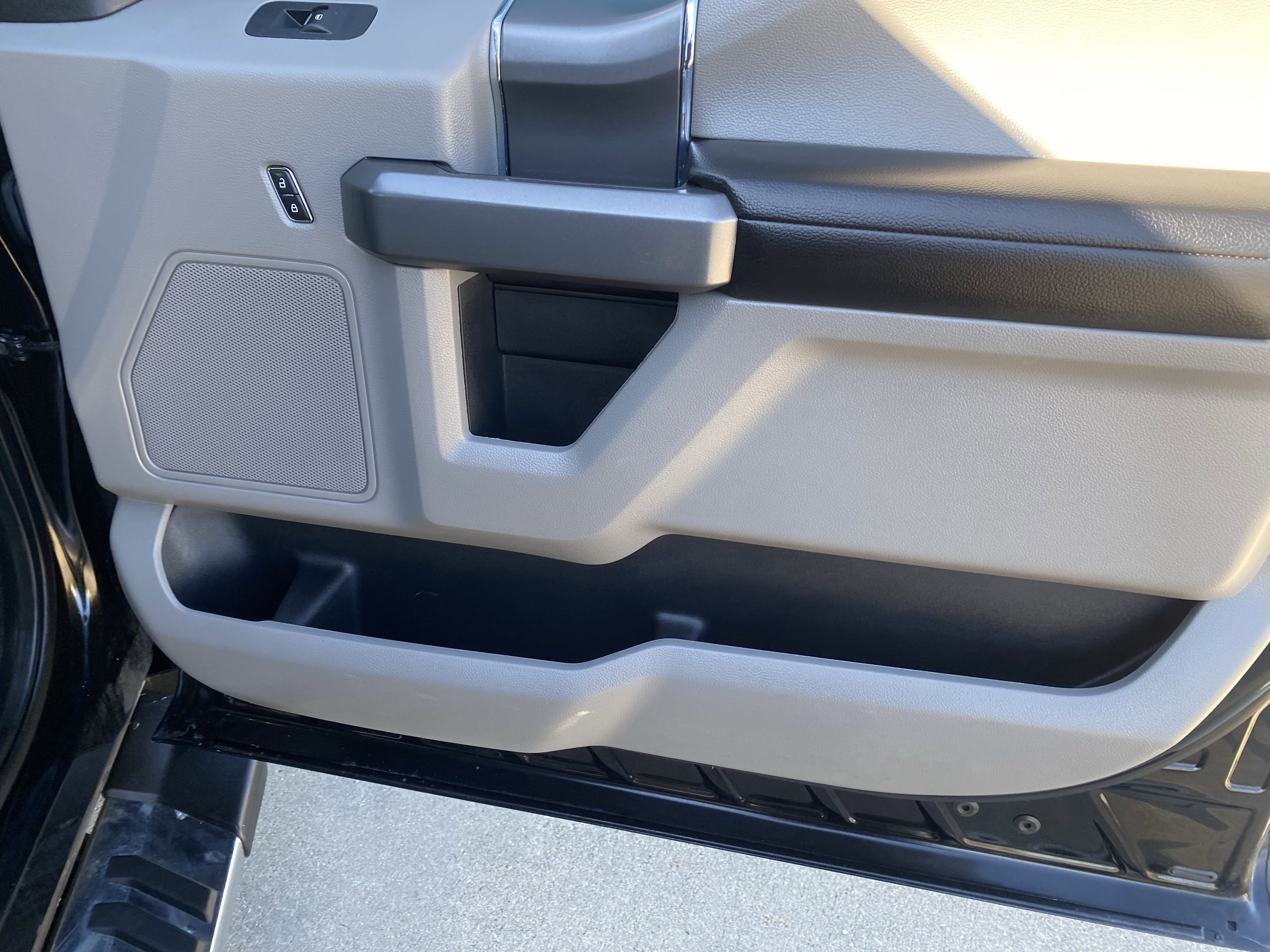 Used 2018 Ford F150 XLT w/ Equipment Group 302A Luxury image 8