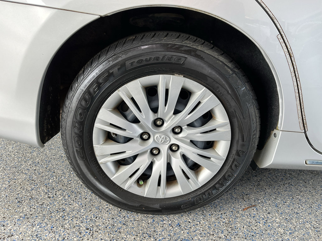 Used 2014 Toyota Camry LE FWD image 30
