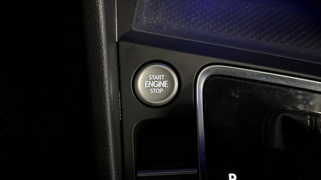 Certified 2021 Volkswagen Jetta SEL Premium image 30