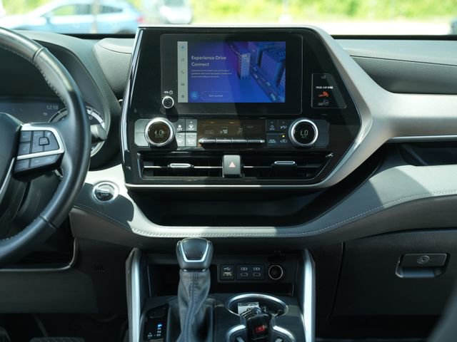 Used 2023 Toyota Highlander LE FWD image 28