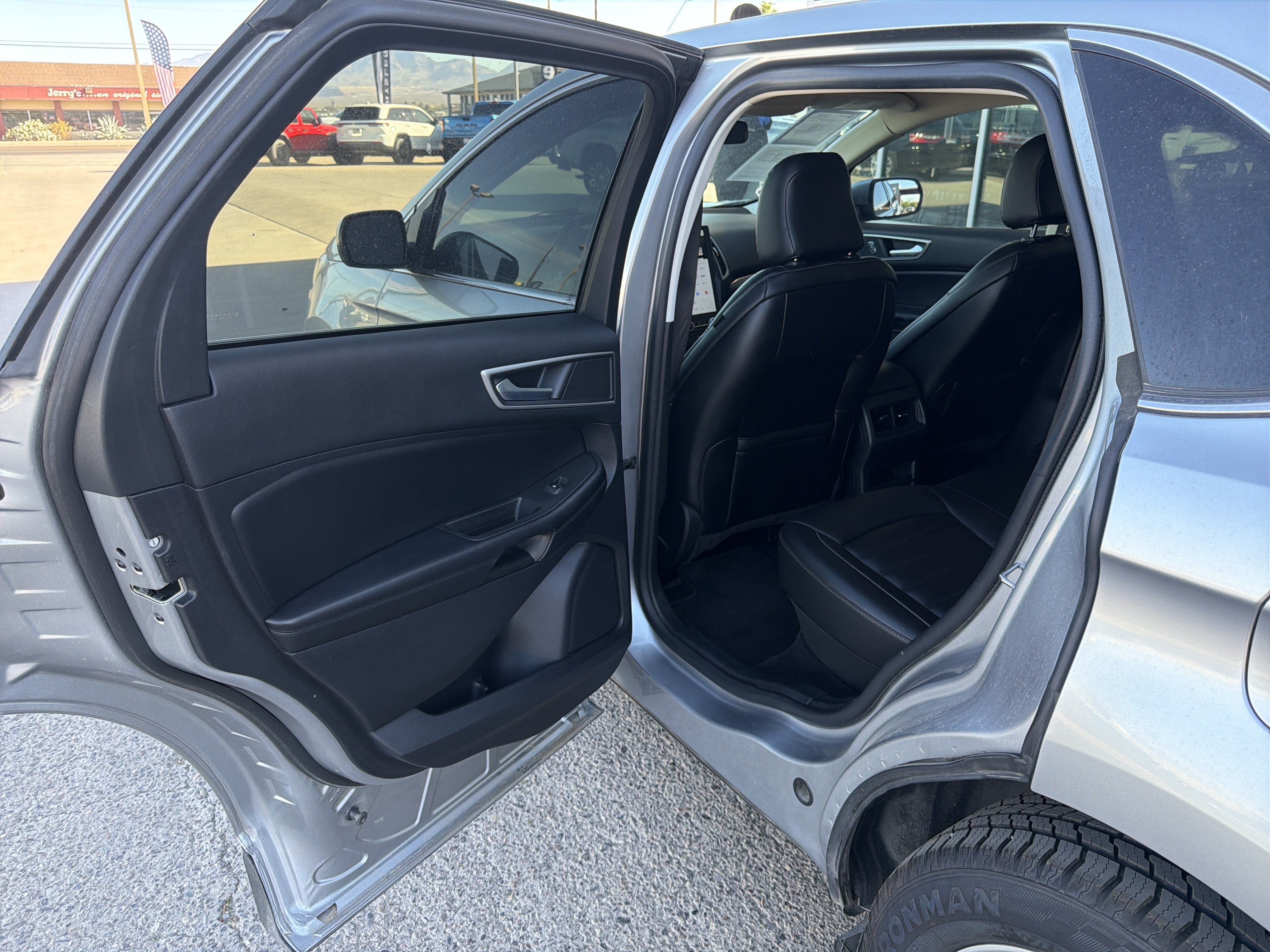 Used 2022 Ford Edge SEL w/ Convenience Package AWD/4WD image 7