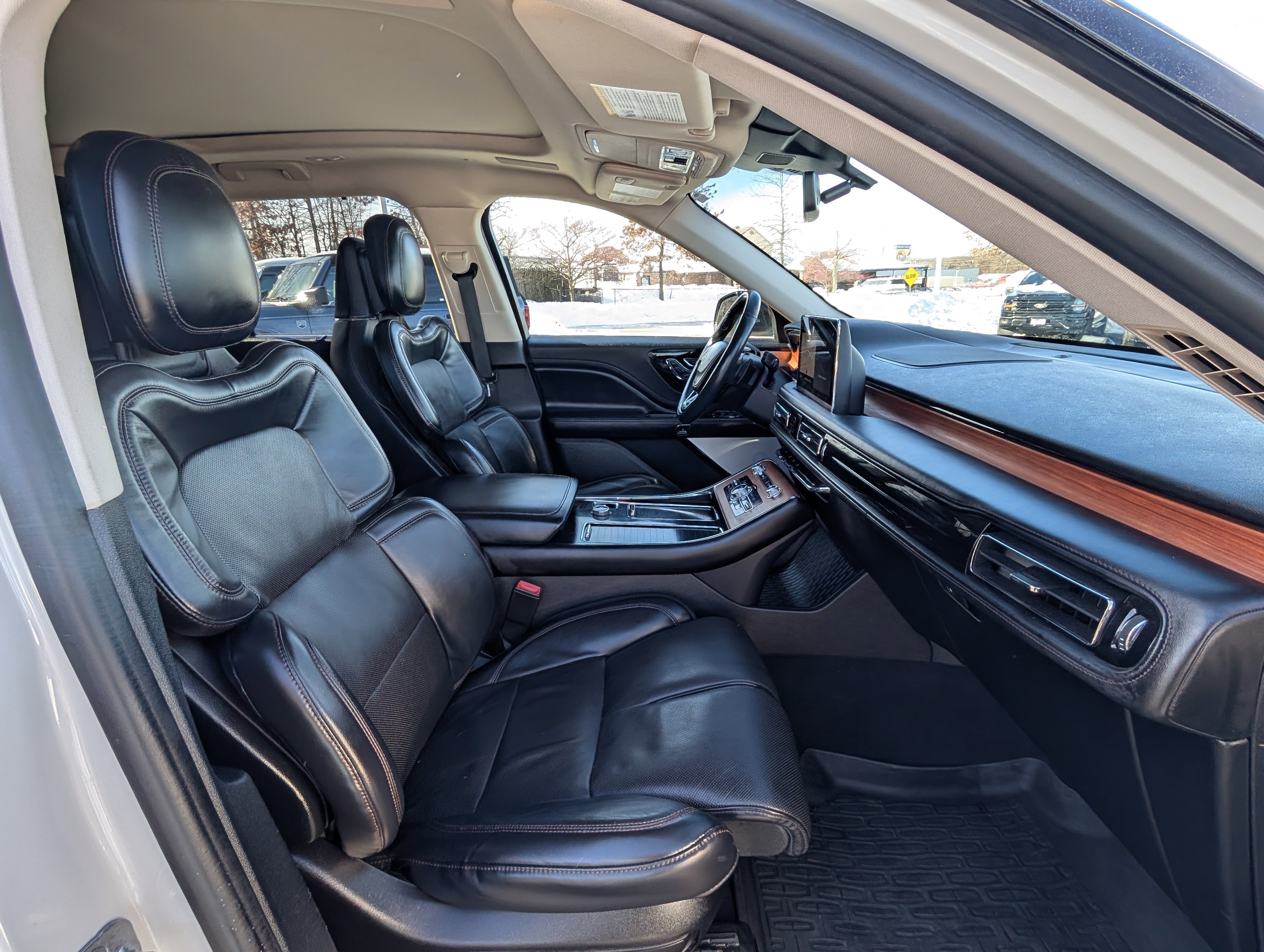 Used 2020 Lincoln Aviator Reserve w/ Equipment Group 202A image 10