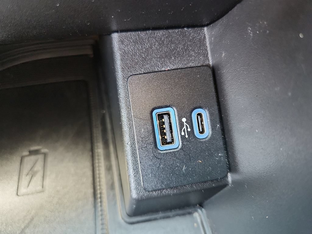 Used 2022 Ford Edge Titanium AWD/4WD image 23