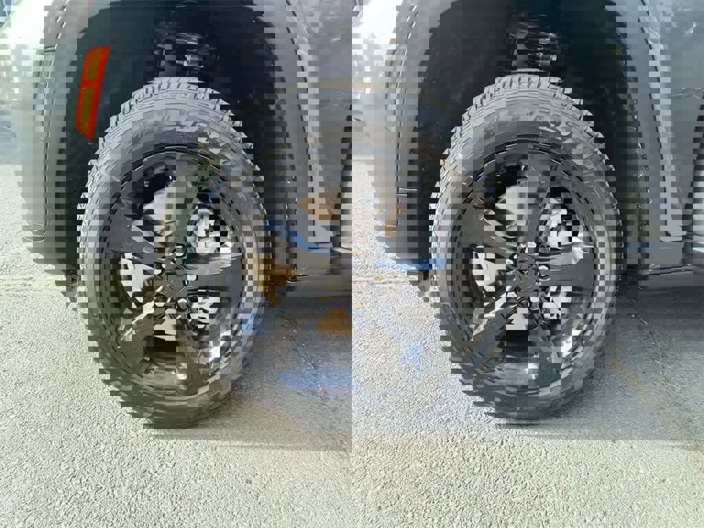 New 2025 Jeep Grand Cherokee L Laredo image 10