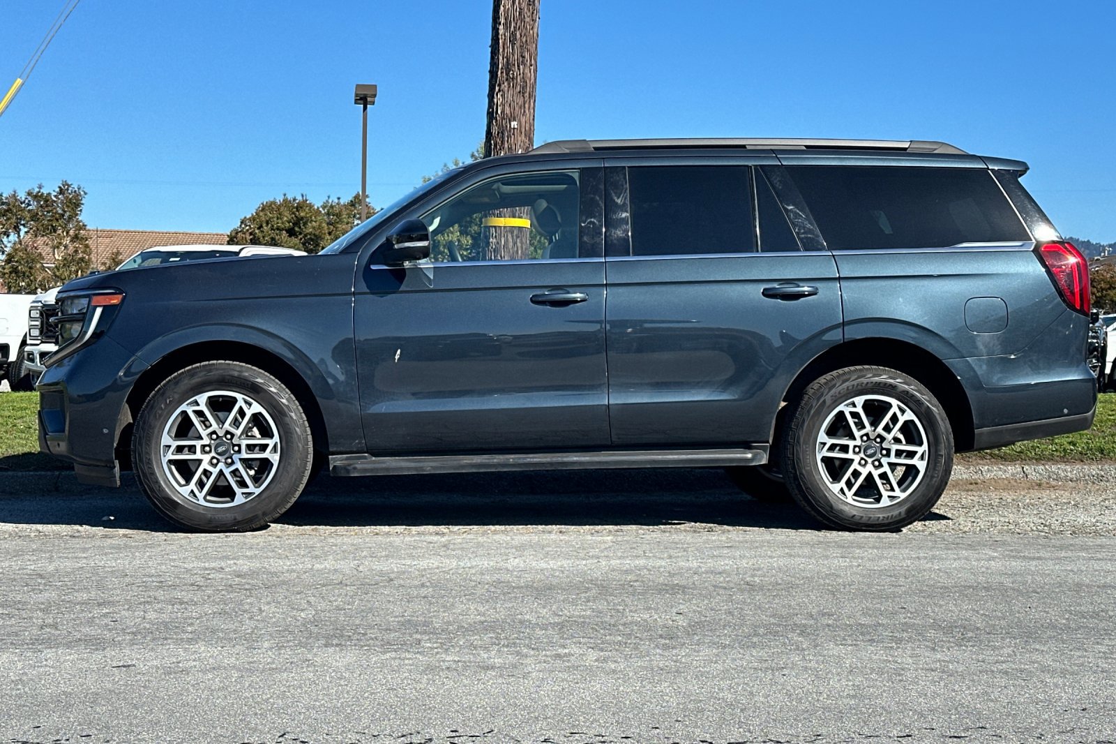 Used 2025 Ford Expedition Active image 2