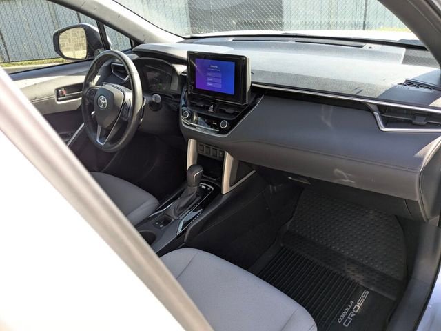 Used 2023 Toyota Corolla Cross SE image 40