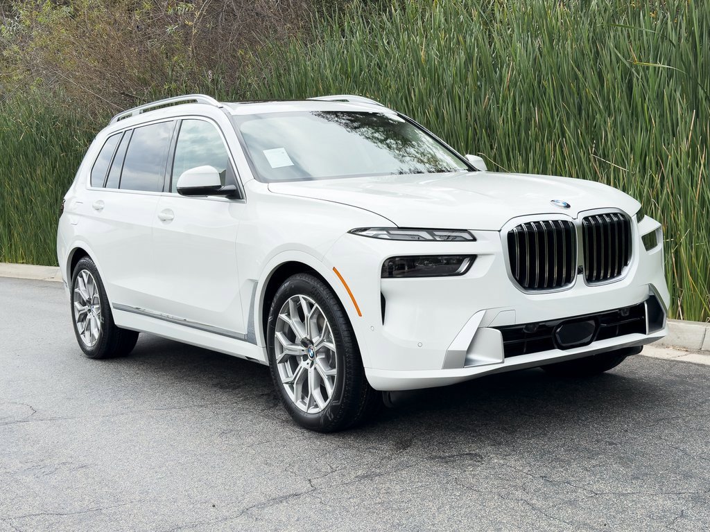 New 2026 BMW X7 xDrive40i w/ Premium Package image 2