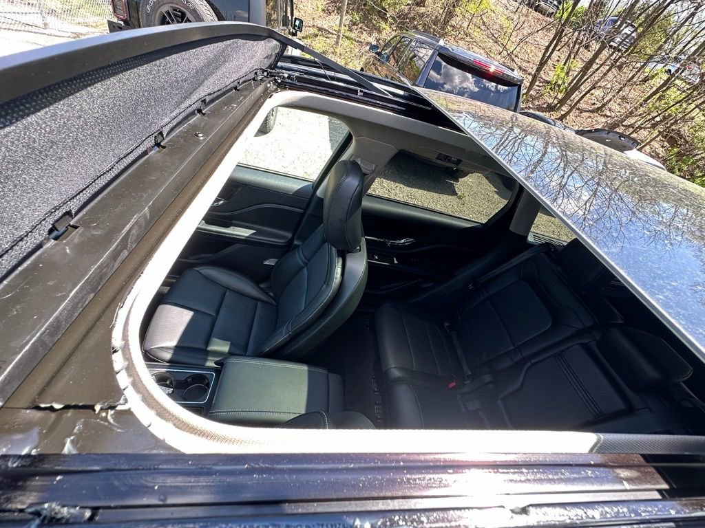 New 2026 Lincoln Corsair Reserve w/ Jet Appearance Package AWD/4WD image 7