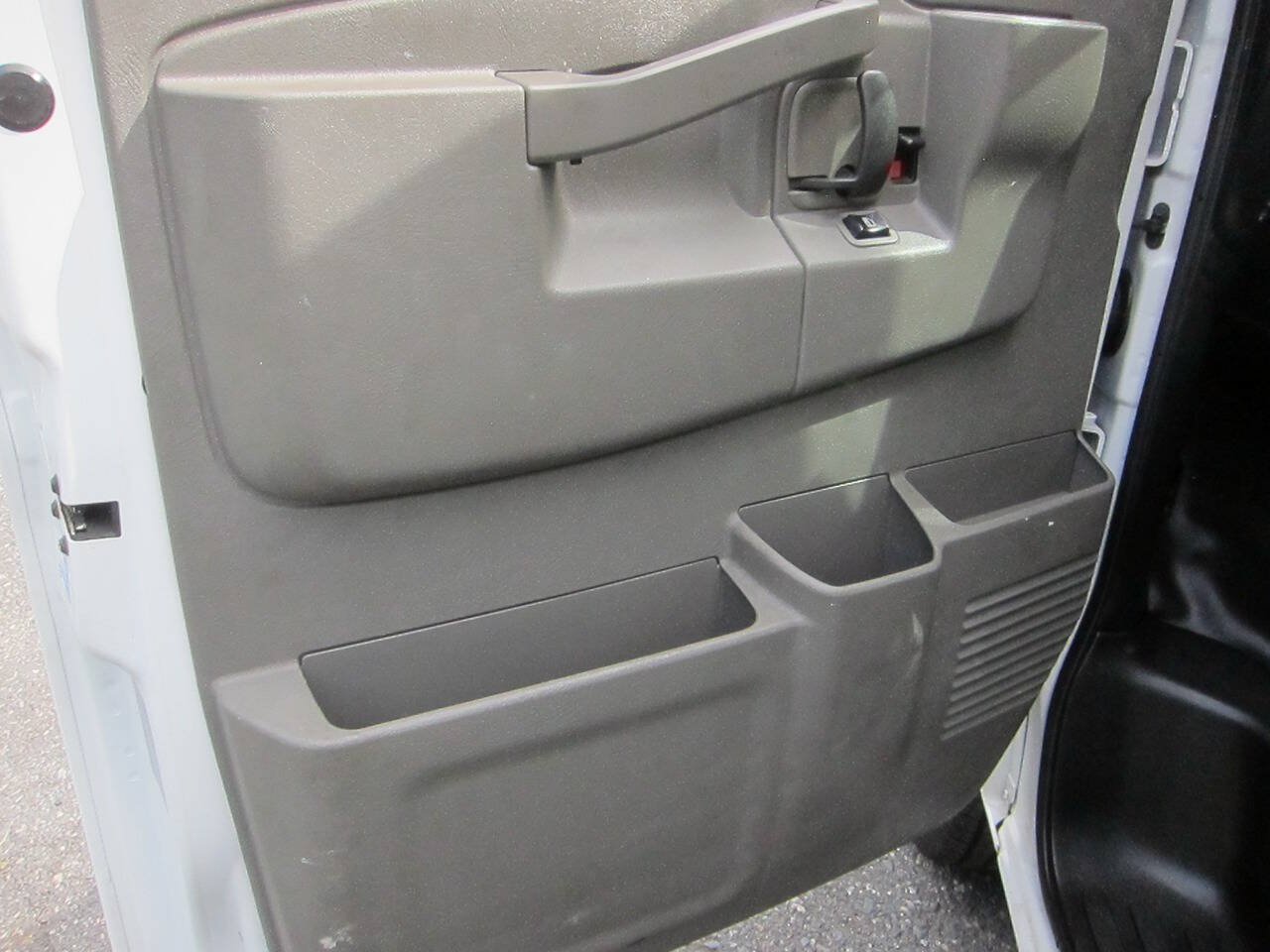 Used 2020 Chevrolet Express 2500 w/ Driver Convenience Package RWD image 6