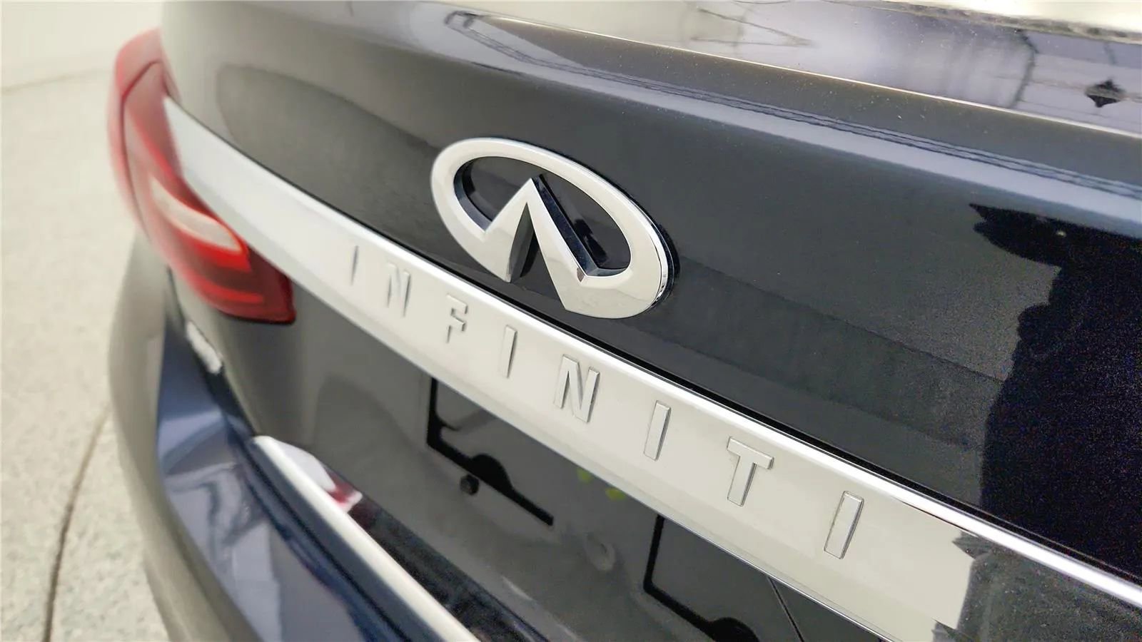Used 2016 INFINITI Q70 L 3.7 AWD/4WD image 16