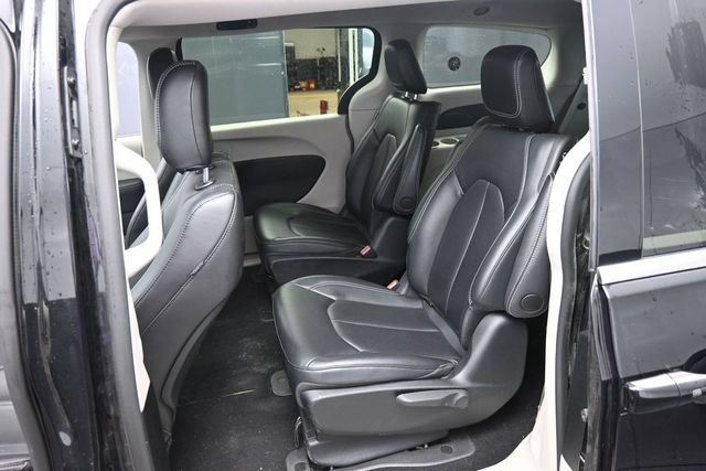 Used 2024 Chrysler Pacifica Limited FWD image 13