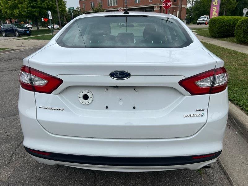 Used 2015 Ford Fusion SE FWD image 4